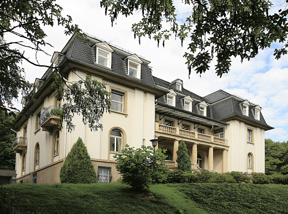 1-haus-friedwart-1200x Boris Rupp, Lullu Kühle, Illia und Oleksandr Pototzky, Schulleiter Kai Uwe Schöler, Marie Isabelle Becker-Fellert © Wetzlarer Musikschule Lahn-Dill