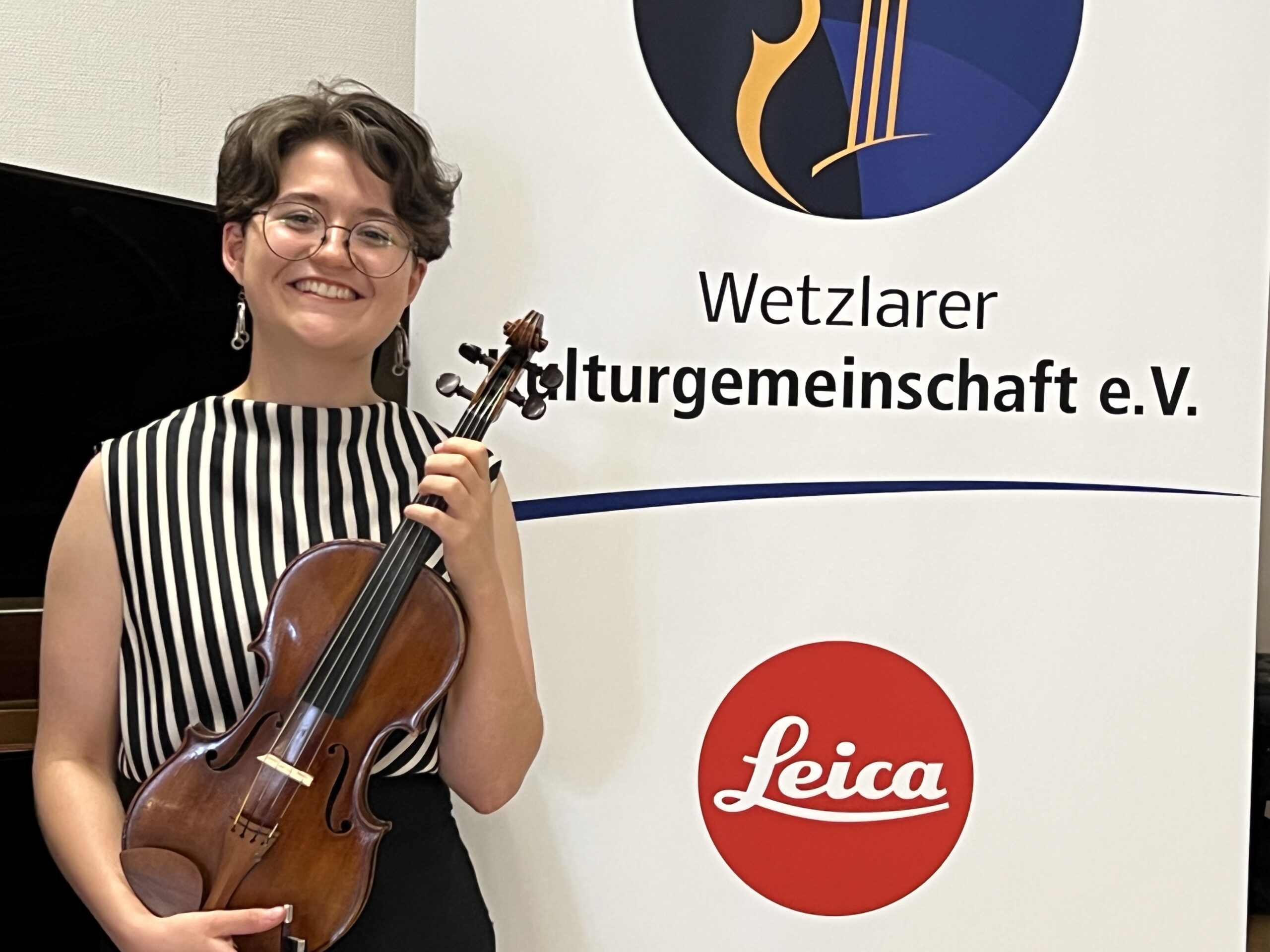 Varvara_Vasylieva Boris Rupp, Lullu Kühle, Illia und Oleksandr Pototzky, Schulleiter Kai Uwe Schöler, Marie Isabelle Becker-Fellert © Wetzlarer Musikschule Lahn-Dill